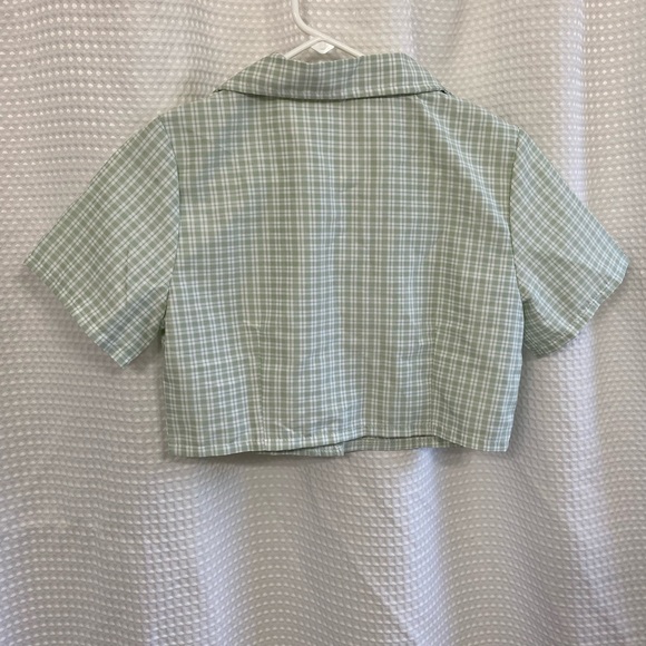 Cropped Collared Green Gingham Top - Picture 3 of 4